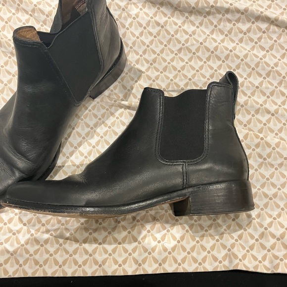 Great condition leather Madewell laceless ankle boots - Picture 3 of 5